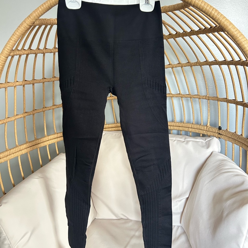 Fabletics Black Ribbed Leggings | Small